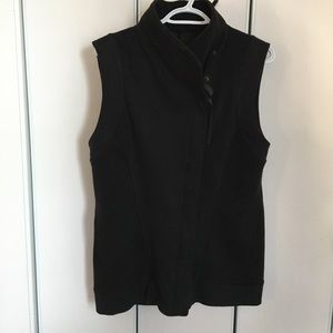 Black Versa vest